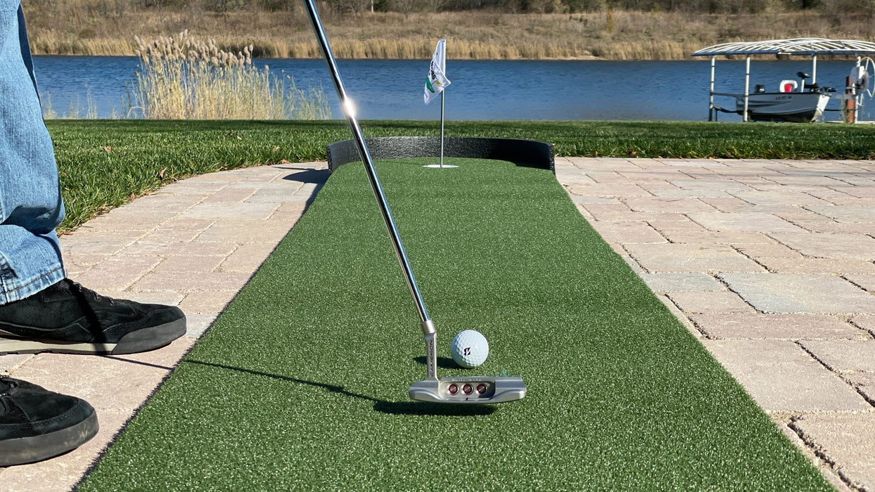 Big Moss Commander Patio Series Putting and Chipping Green (2' x 15')