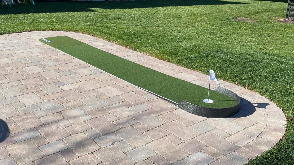 Big Moss Commander Patio Series Putting and Chipping Green (2' x 15')