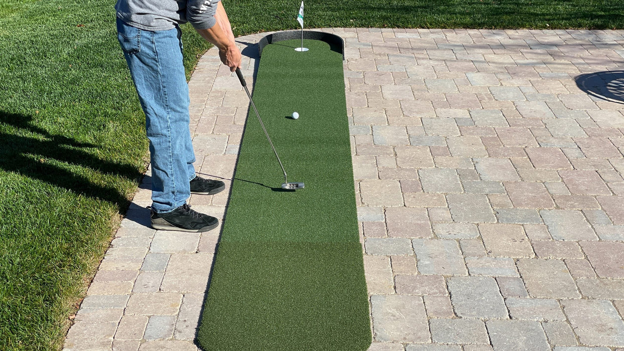 Big Moss Commander Patio Series Putting and Chipping Green (2' x 15')